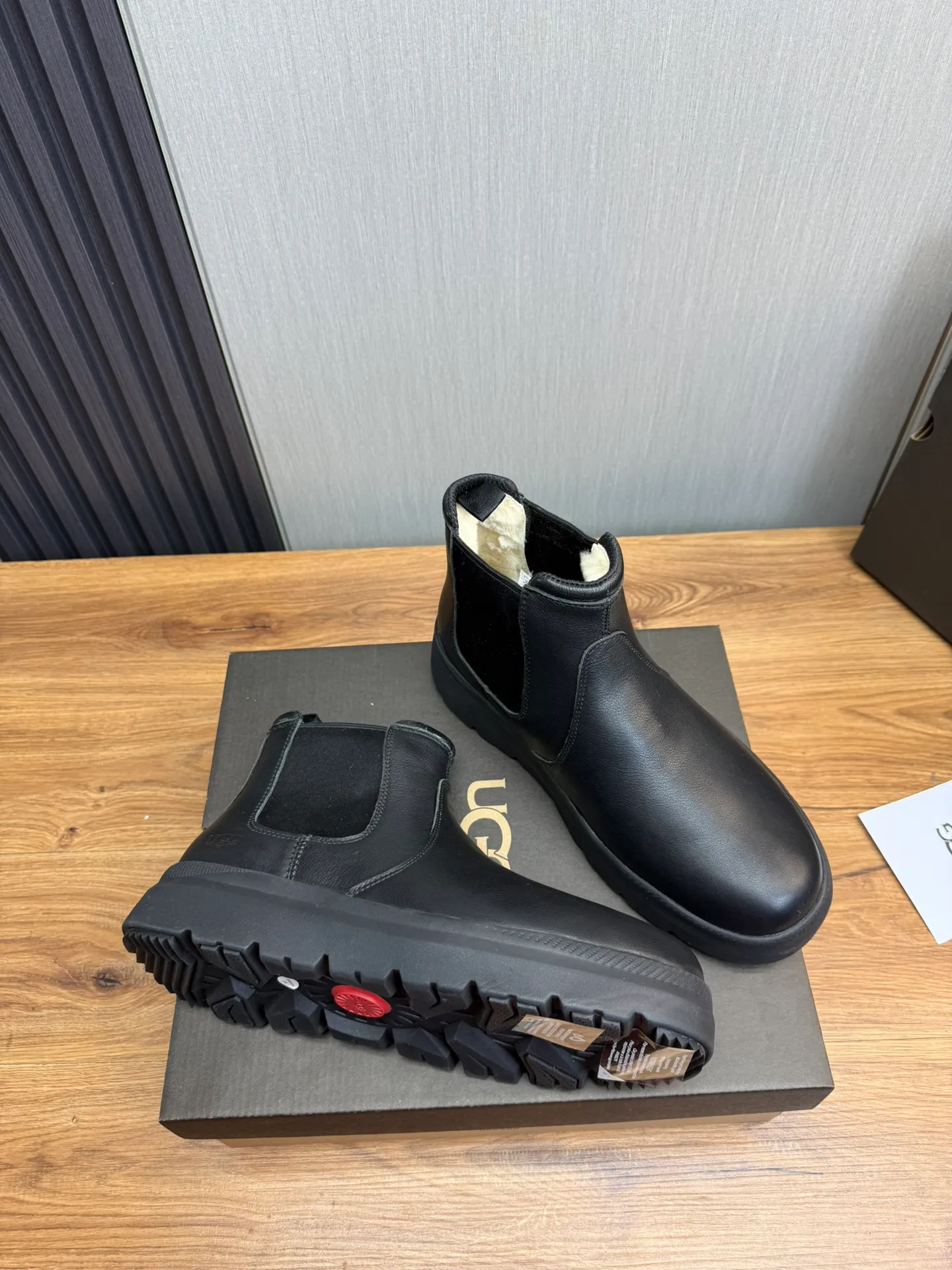 Men's shoes 💰480💰 [UGG] Hot winter warm boots 🐑Purely hand-stitched! Simple and stylish design, frosted cowhide➕Comfortable and warm wool➕UGG original outsole‼ ️Soft and comfortable to wear, good warmth retention, and excellent foot feel. Regular size 41-47